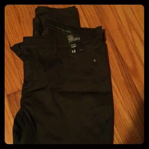 Olive green women's size 12 Skinny ankle pant.